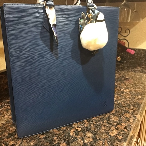 Louis Vuitton Bags - Picture 6 of 15